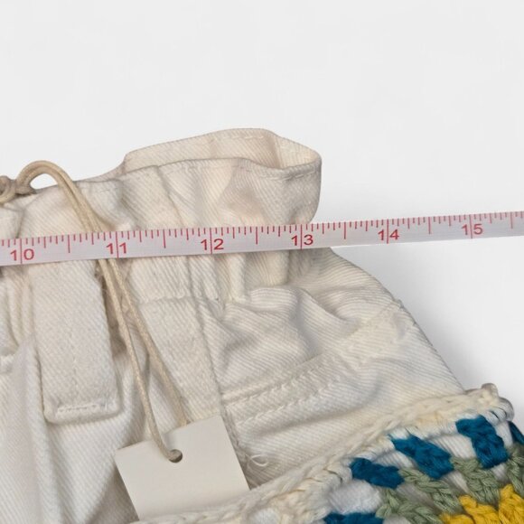 BlankNYC Crochet Pocket Paperbag Jean Shorts M White Granny Square Patchwork NWT - Picture 8 of 10